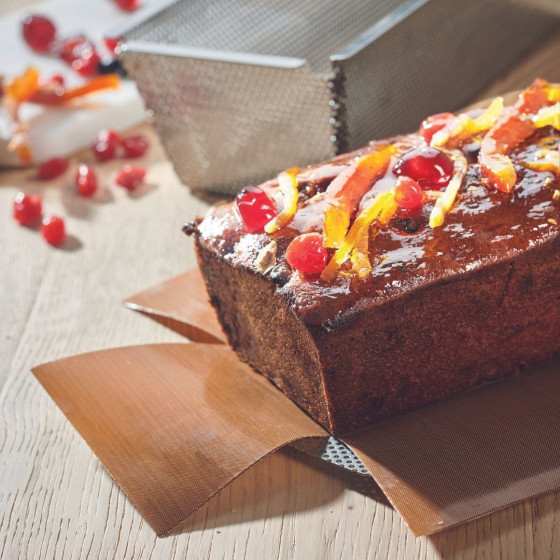 Perforated stainless steel cake mould 26x10,3cm + 2 non-stick baking sheets