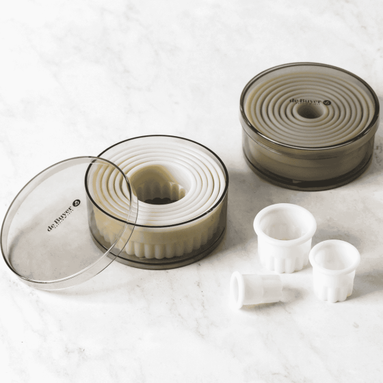 Box of 9 Fluted Round Cutters in Polyamid
