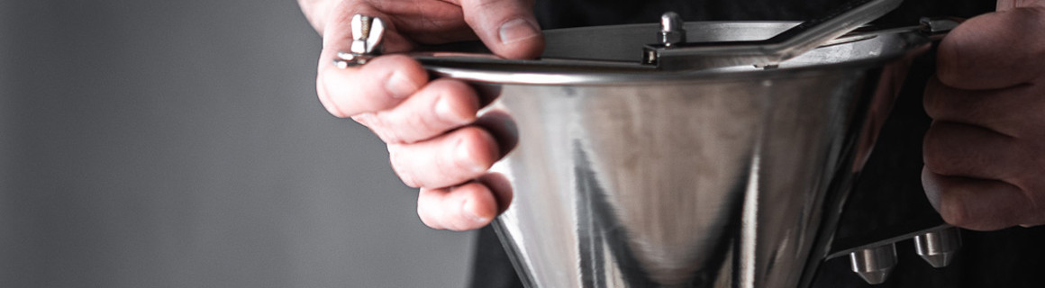 Piston funnels