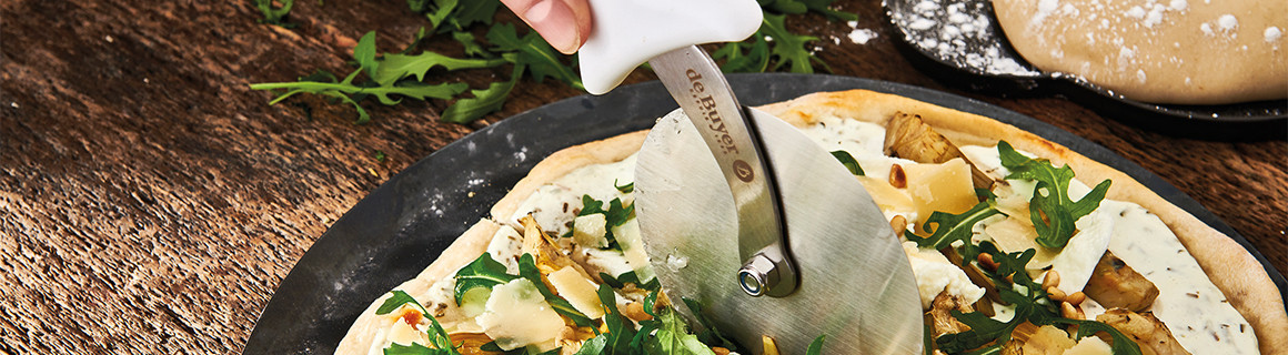 Pizza cutting wheels