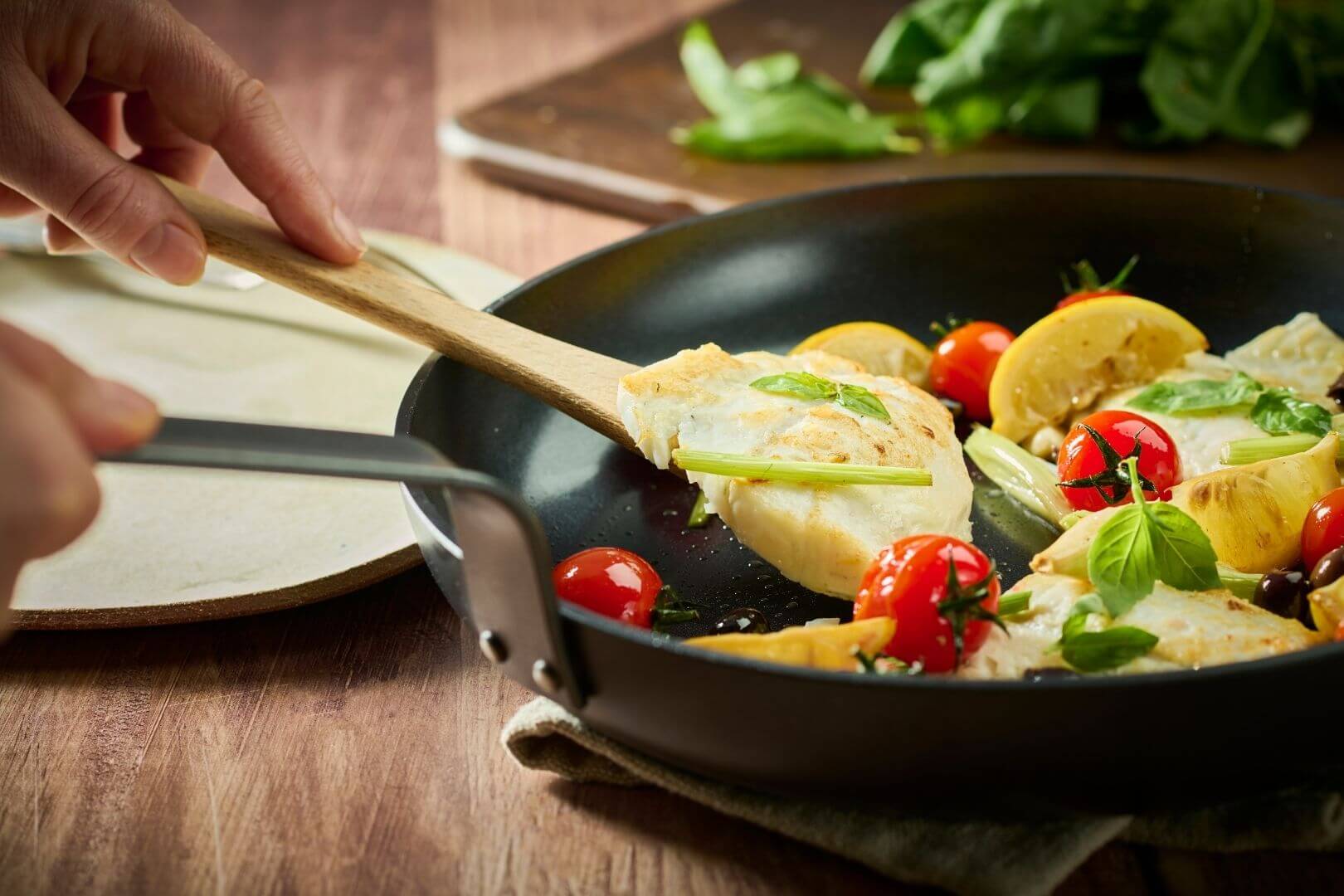 Cuisson avec la poêle antiadhésive CERANOA