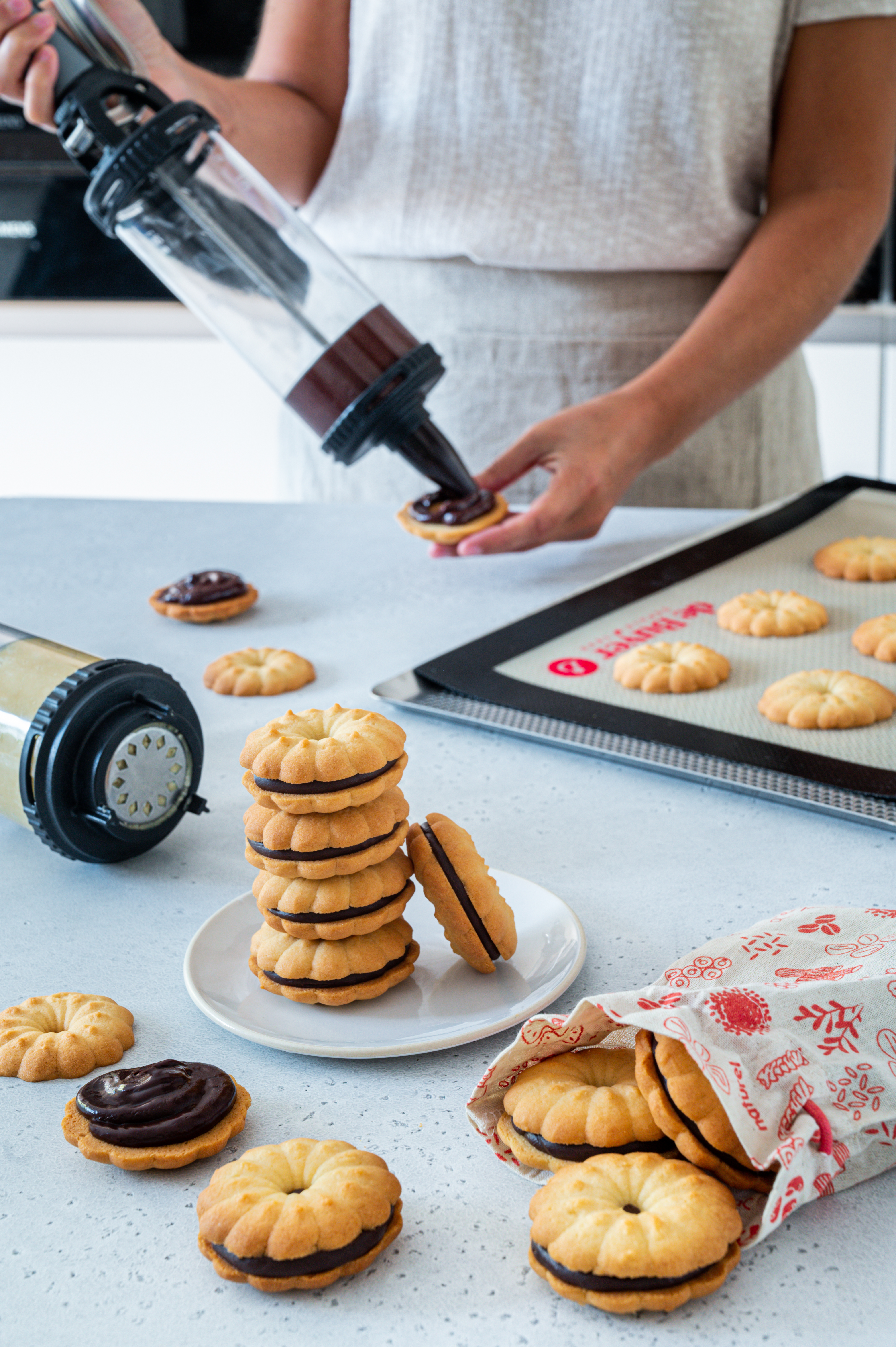 de Buyer Le Tube Pastry Press with Cookie Discs