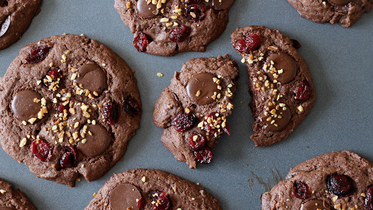 Cookies moelleux chocolat, cranberries et pralin