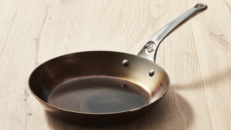 Comment culotter sa poêle en acier ?